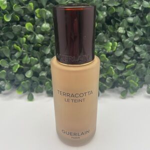 NWOB - Guerlain Paris Terracotta Foundation in shade: 4NH